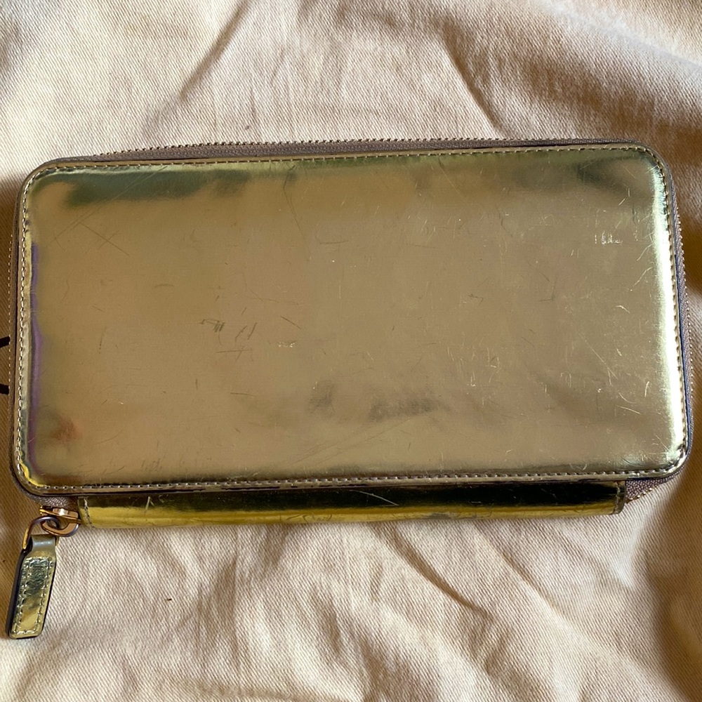 Gold MCM Wallet - Picture 4 of 4